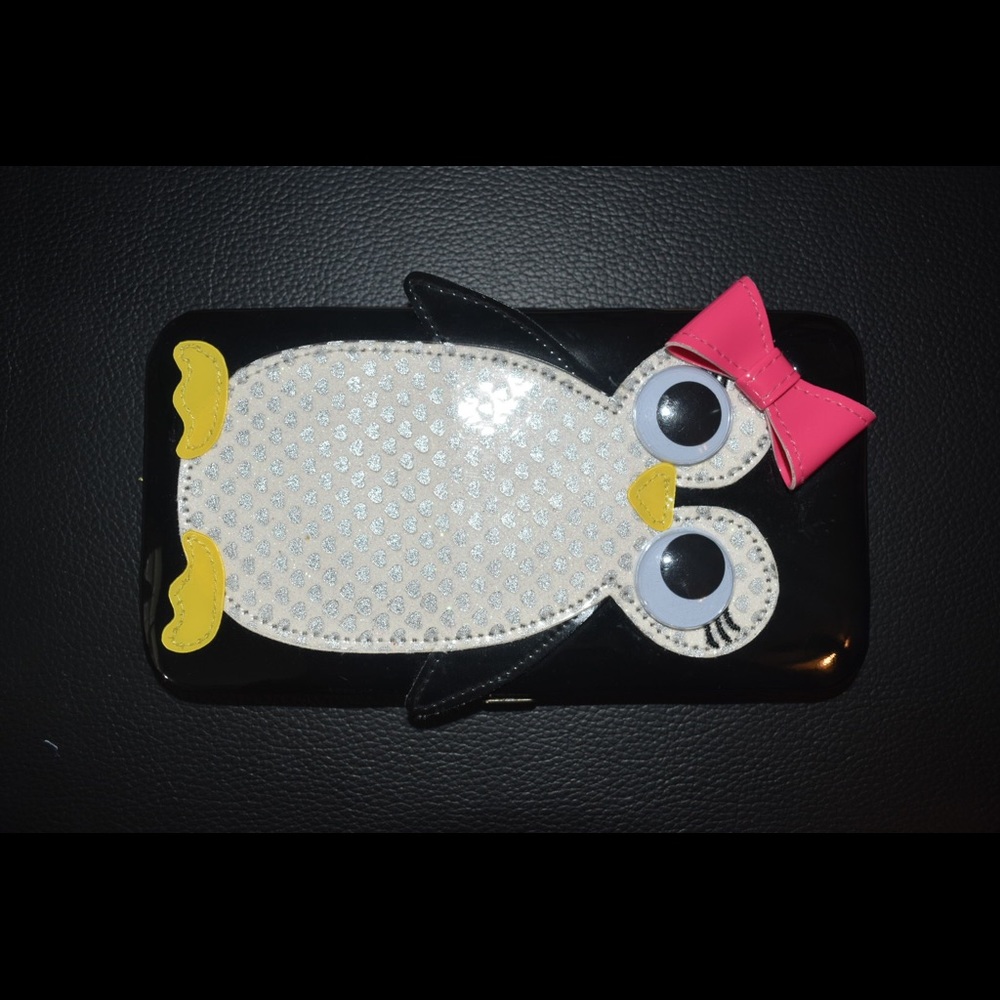 CLAIRE’S penguin wallet